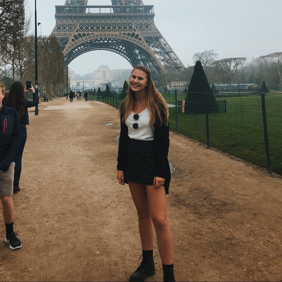 Meet your Posher, Katie - Picture 1 of 3